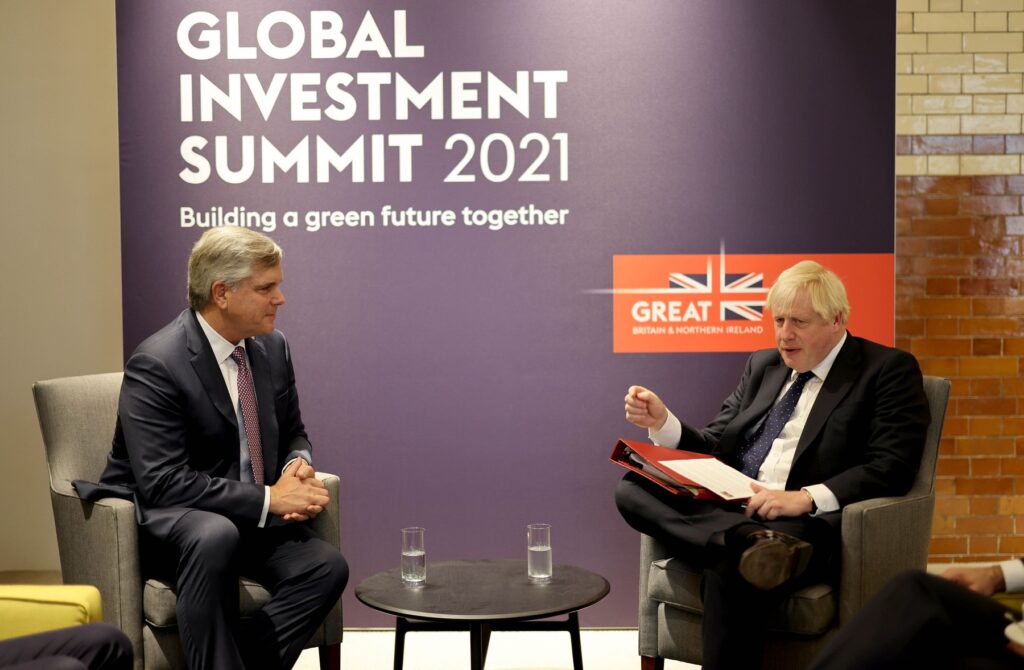 Glavni izvršni direktor General Electric Larry Culp in nekdanji britanski premier Boris Johnson