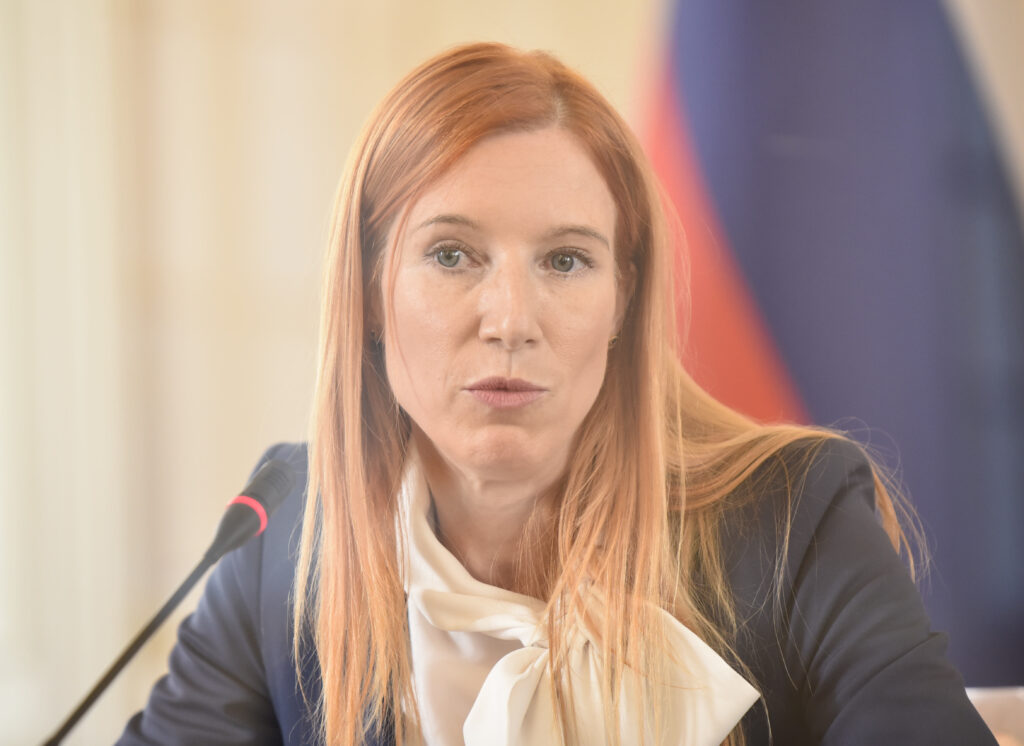 Arjana Brezigar Masten