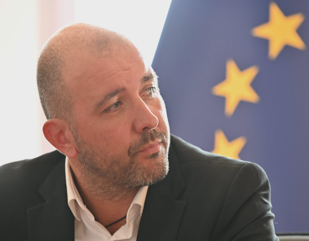 Glavni izvršni direktor Nomaga Miha Tavčar na podpisu novih koncesijskih pogodb na Ministrstvu za okolje, podnebje in energijo