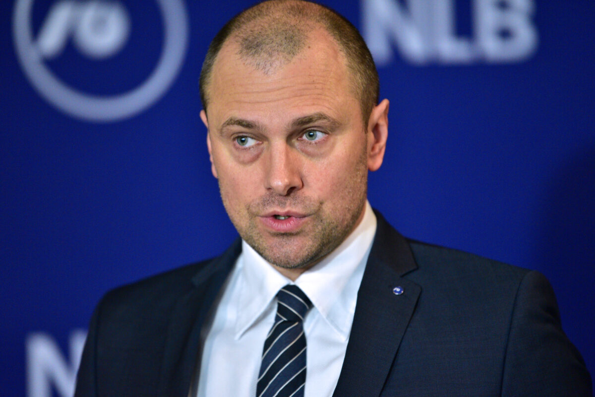 Brodnjak zaostruje bitko z Avstrijci za Addiko Bank