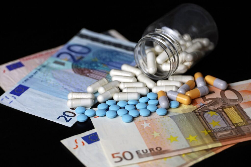 zdravila, denar, evro, farmacija