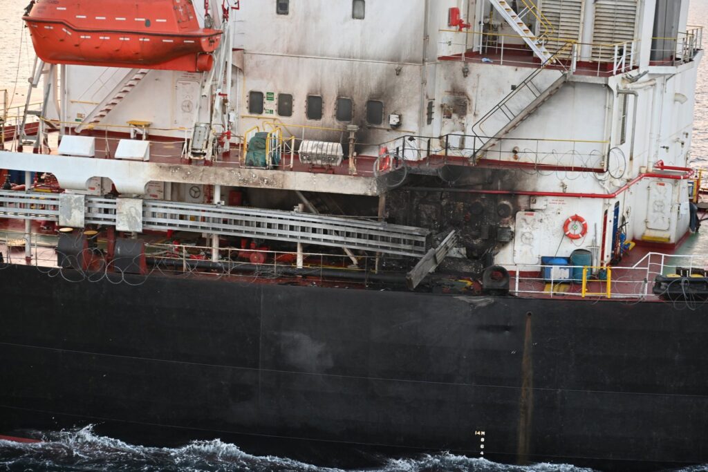 Napad na ameriško ladjo v zalivu Aden