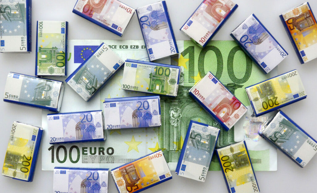 Robčki s poslikavo evrov