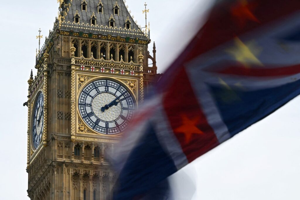 Ura Big Ben in zastava združenega kraljestva