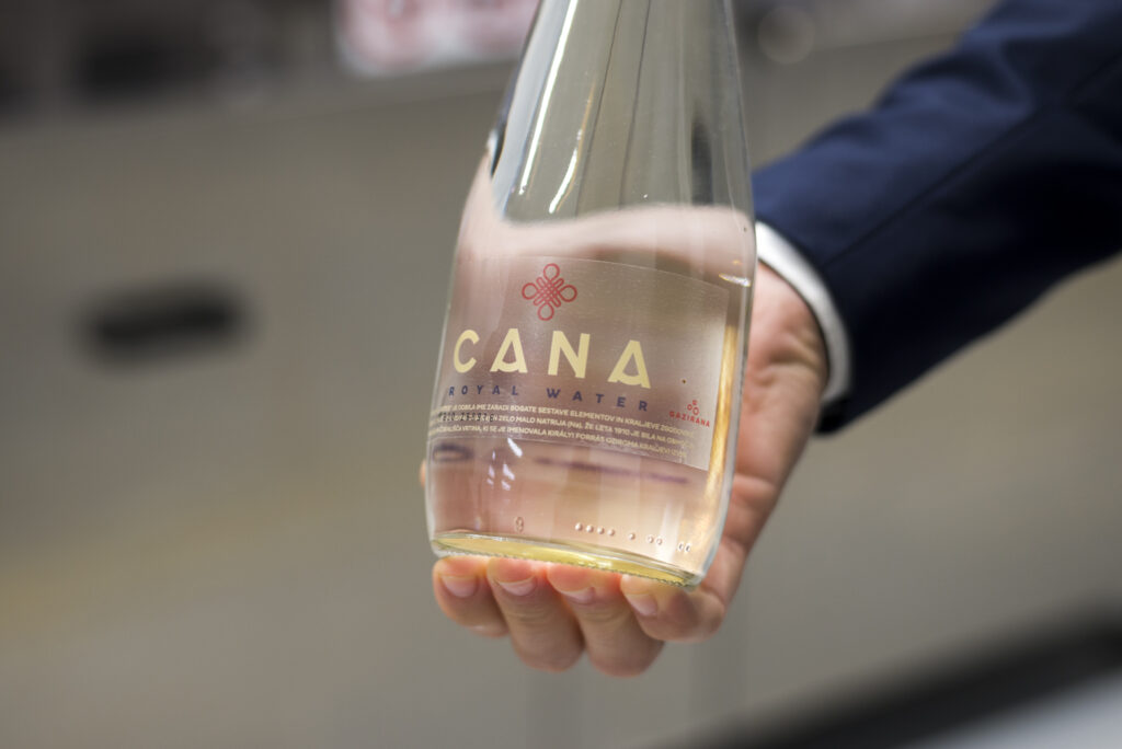Steklenica vode Cana iz Goričkega