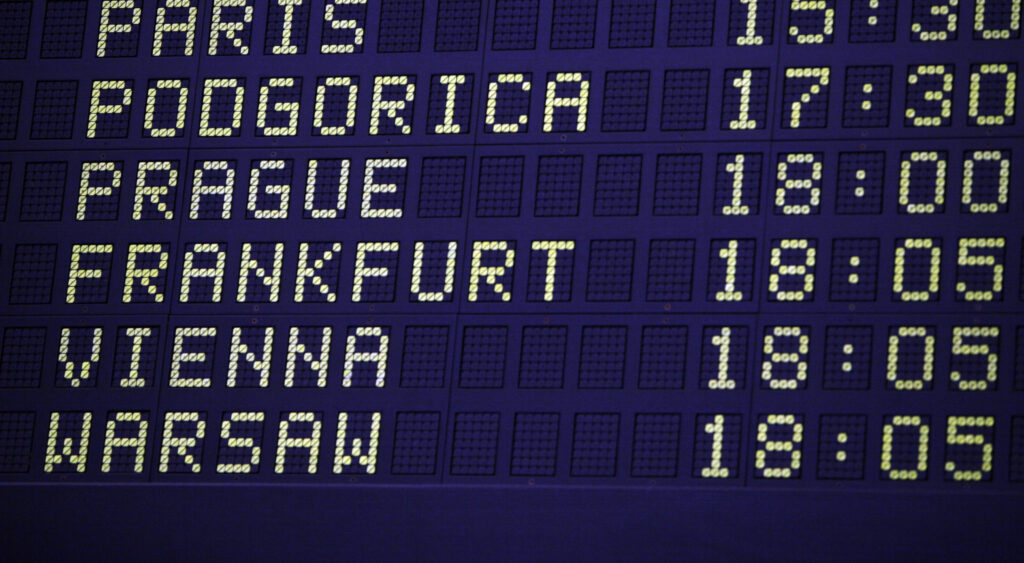 Tabla prihodov in odhodov na ljubljanskem letališču