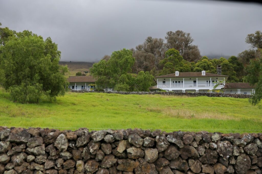 Pogled na zemljišče in hišo Oprah Winfrey na Havajih