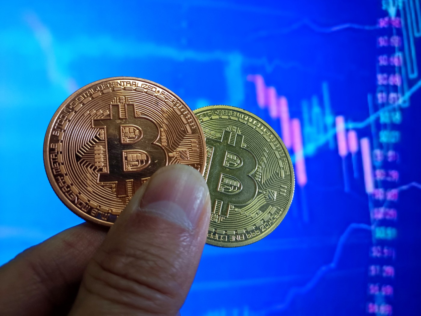 Bitcoin tik pod dolarskim rekordom, evrskega že presegel - Forbes Slovenija