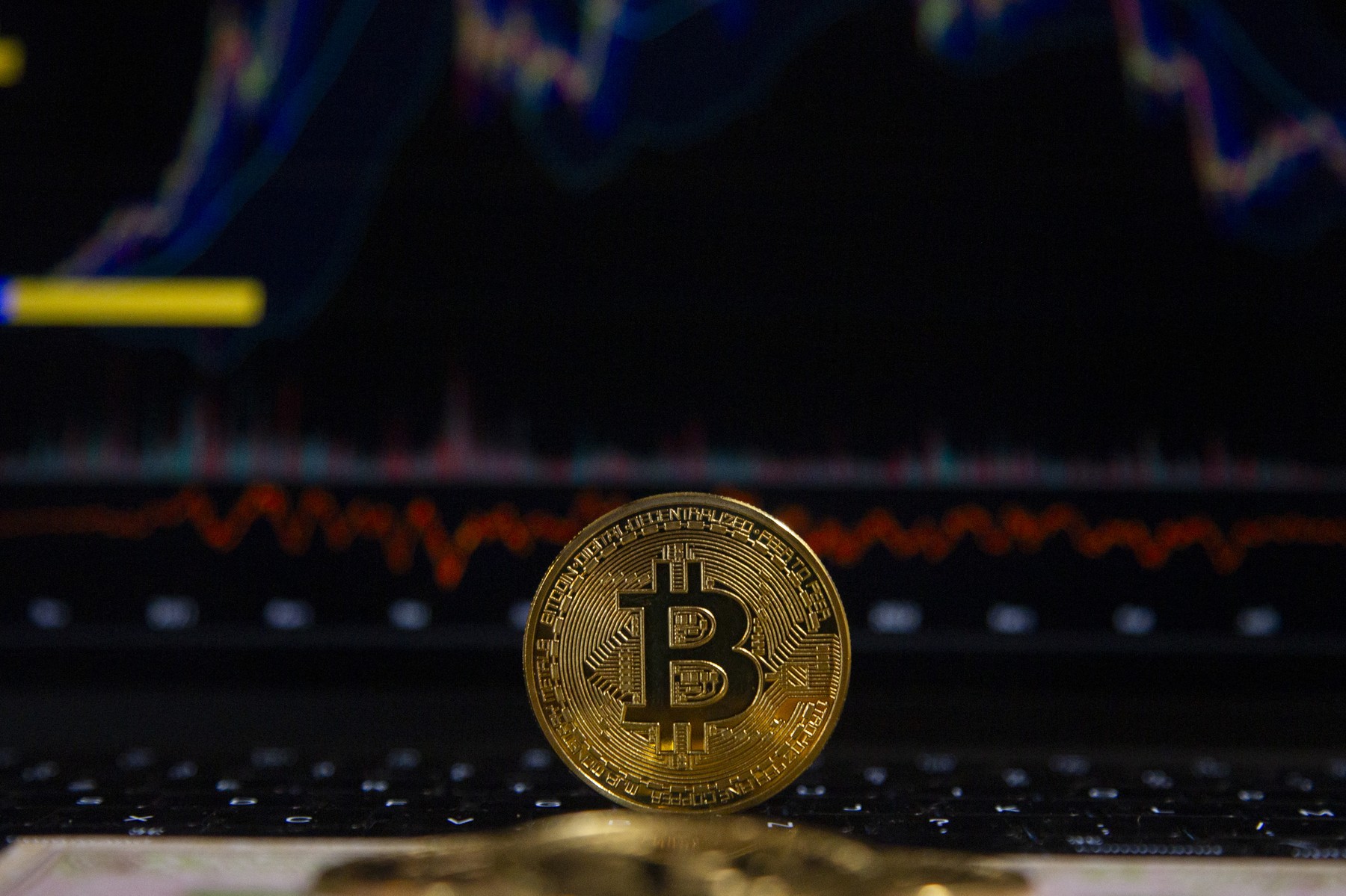 Bitcoin na valu optimizma znova dosegel rekord - Forbes Slovenija
