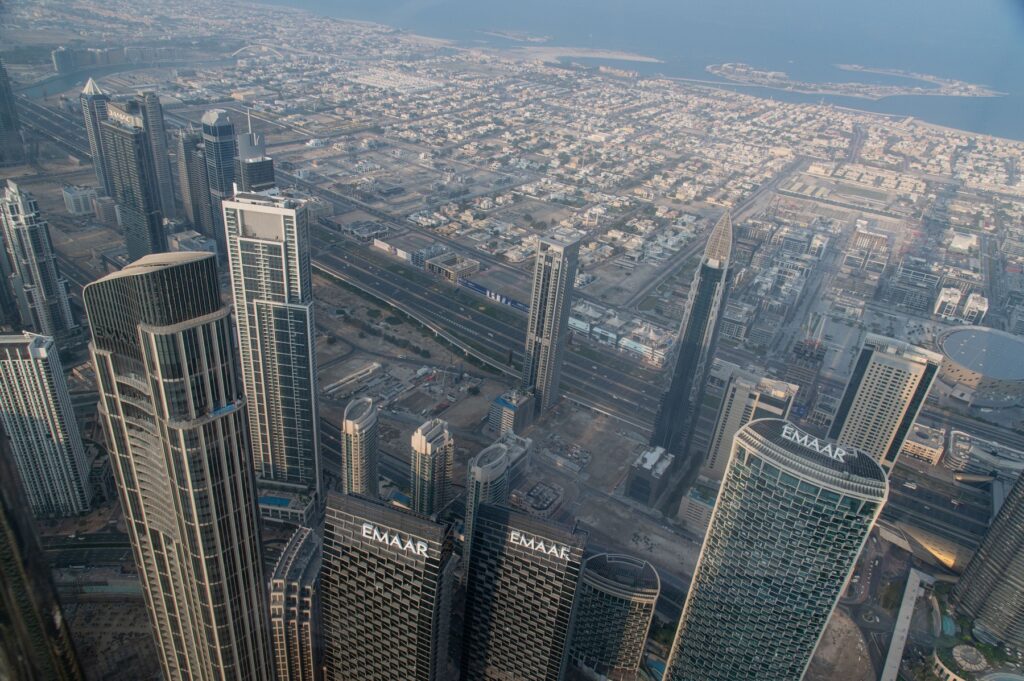 Dubaj z vrha največje nebotičnika na svetu Burj Khalifa