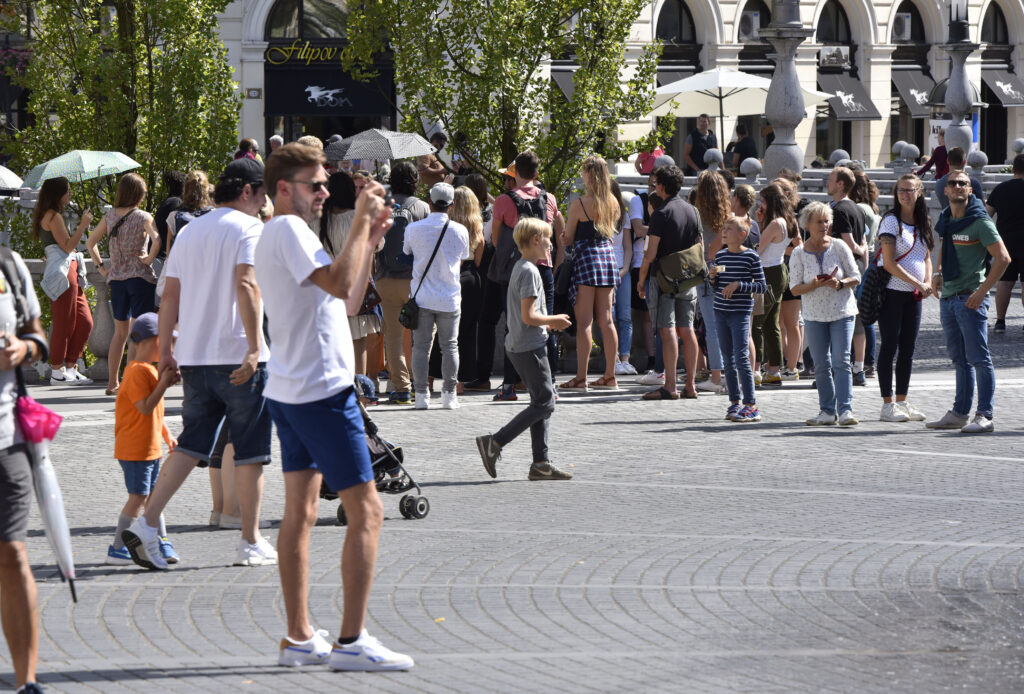 Turistični vrvež v Ljubljani. Prešernov trg.