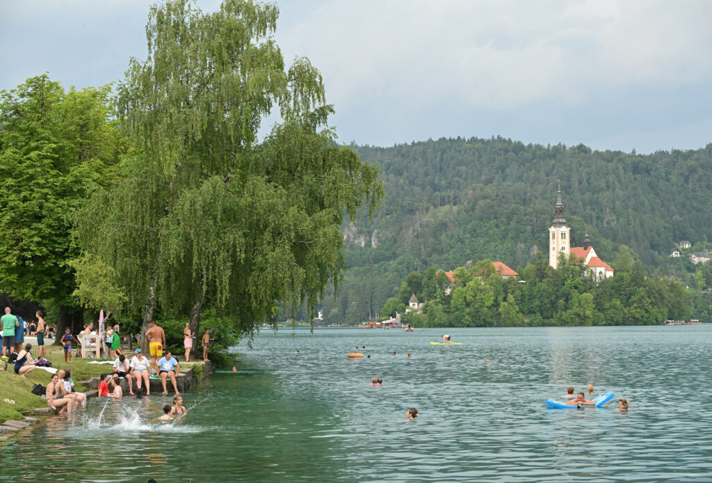 Bled, Blejsko jezero, kopanje, turisti