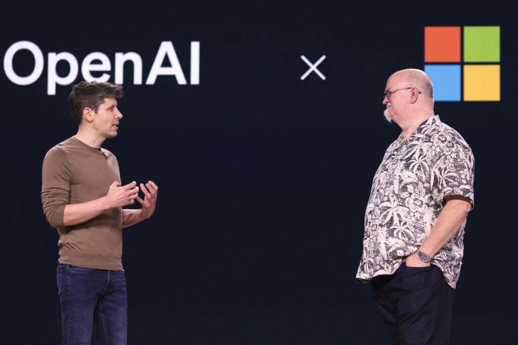 Generalni direktor OpenAI Sam Altman in tehnološki direktor Microsofta Kevin Scott