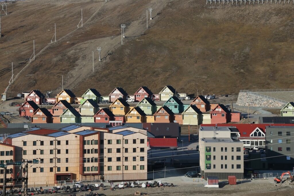 Mesto Longyearbyen na norveškem arktičnem otoku Svalbard