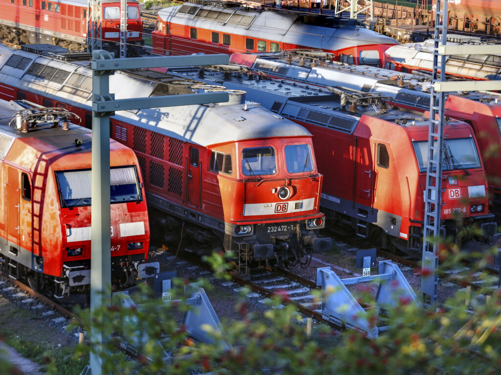 Der deutsche Logistikkonzern wird 2.300 Stellen abbauen