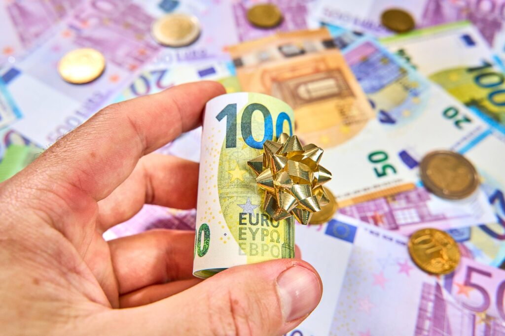 denar, bankovci, evri, božičnica