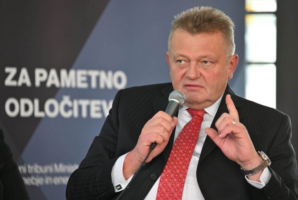 Aleksander Mervar, Eles