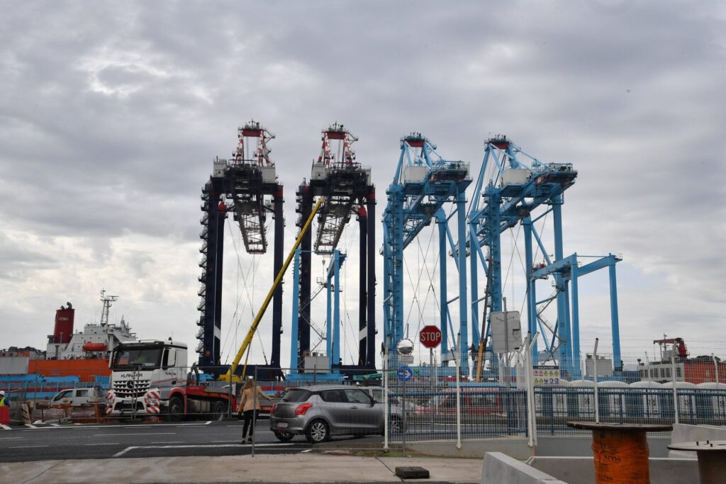 Žerjavi na terminalu Rijeka Gateway v Luki Reka