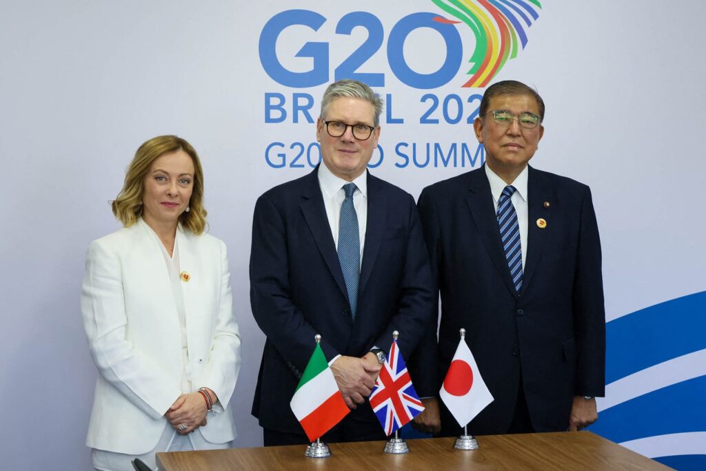 Italijanska premierka Giorgia Meloni, britanski premier Keir Starmer in japonski premier Šigeru Išiba