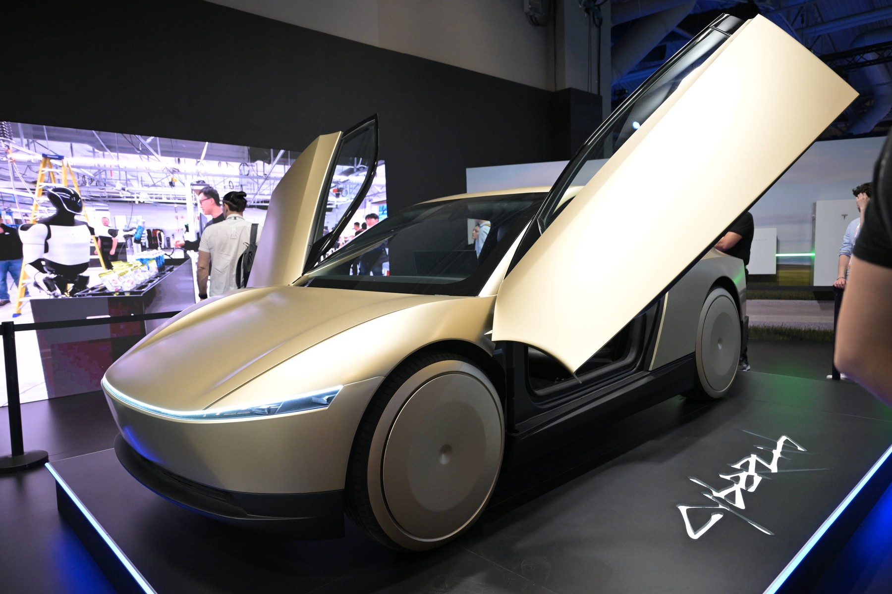 Prof Tesla Tesla s prvimi robotaksiji na teksaških cestah - Forbes Slovenija