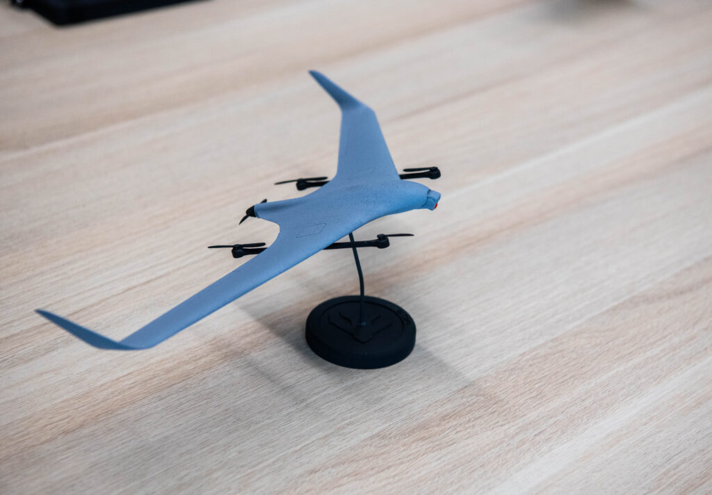 Maketa drona Bramor podjetja C-Astral