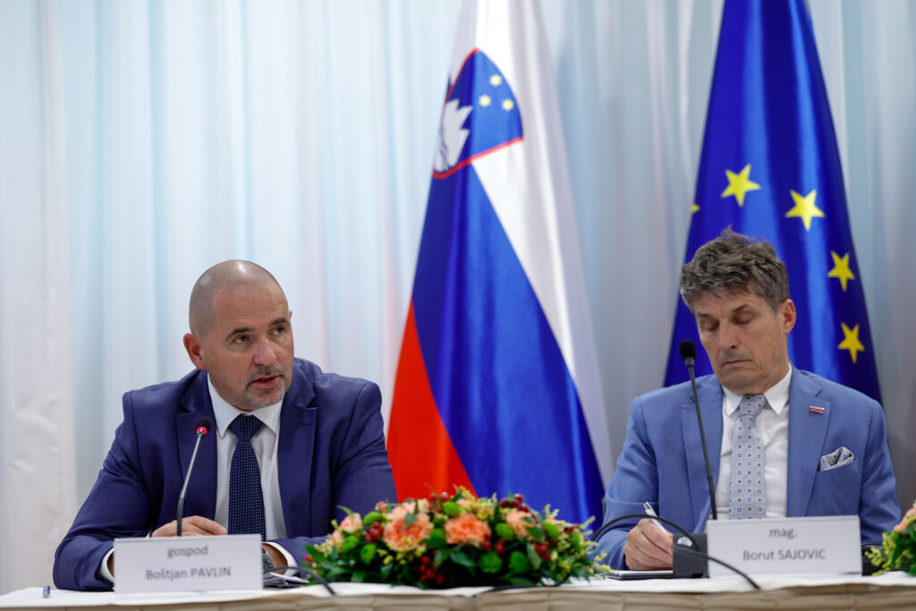 Državni sekretar na ministrstvu za obrambo Boštjan Pavlin in obrambni minister Borut Sajovic