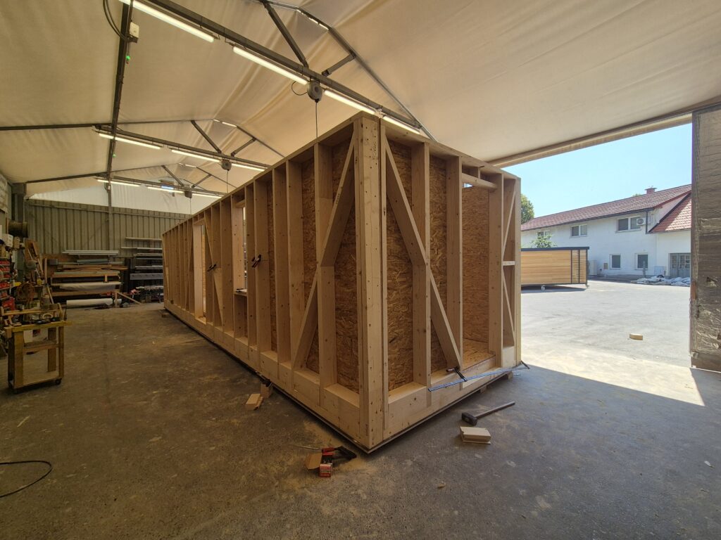 Gradnja modularne hiše Cubie Life