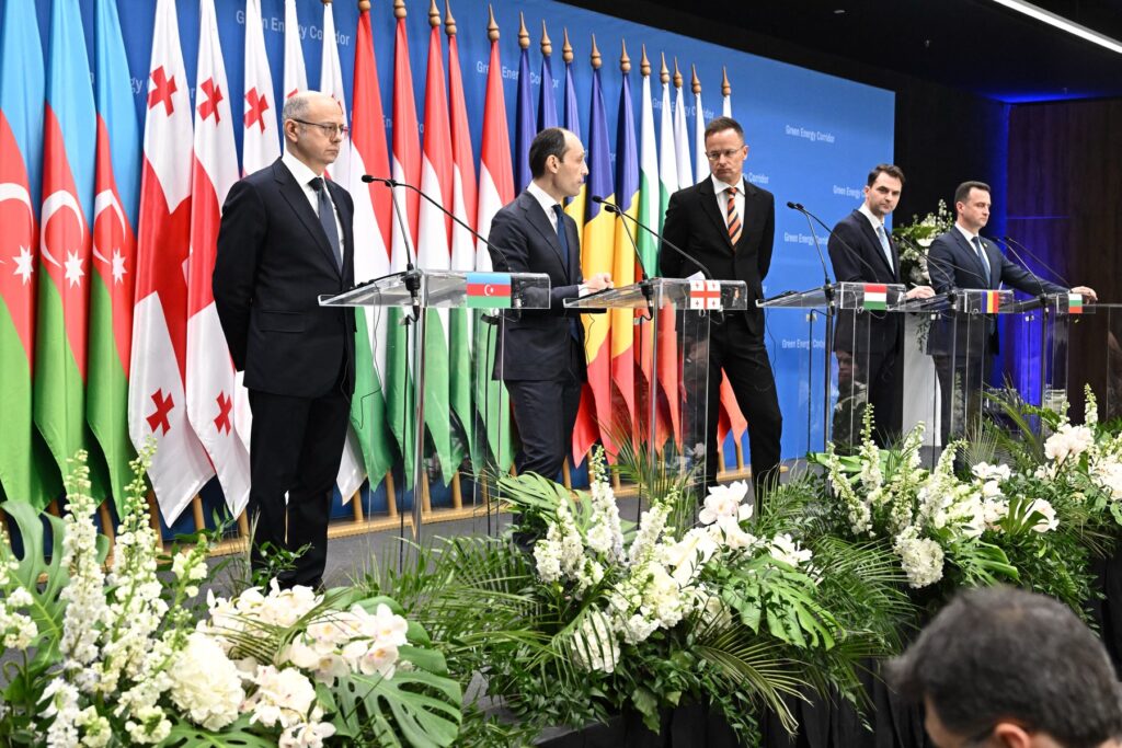 Ministri Azerbajdžana, Gruzije, Madžarske, Romunije in Bolgarije po sklenitvi sodelovanja