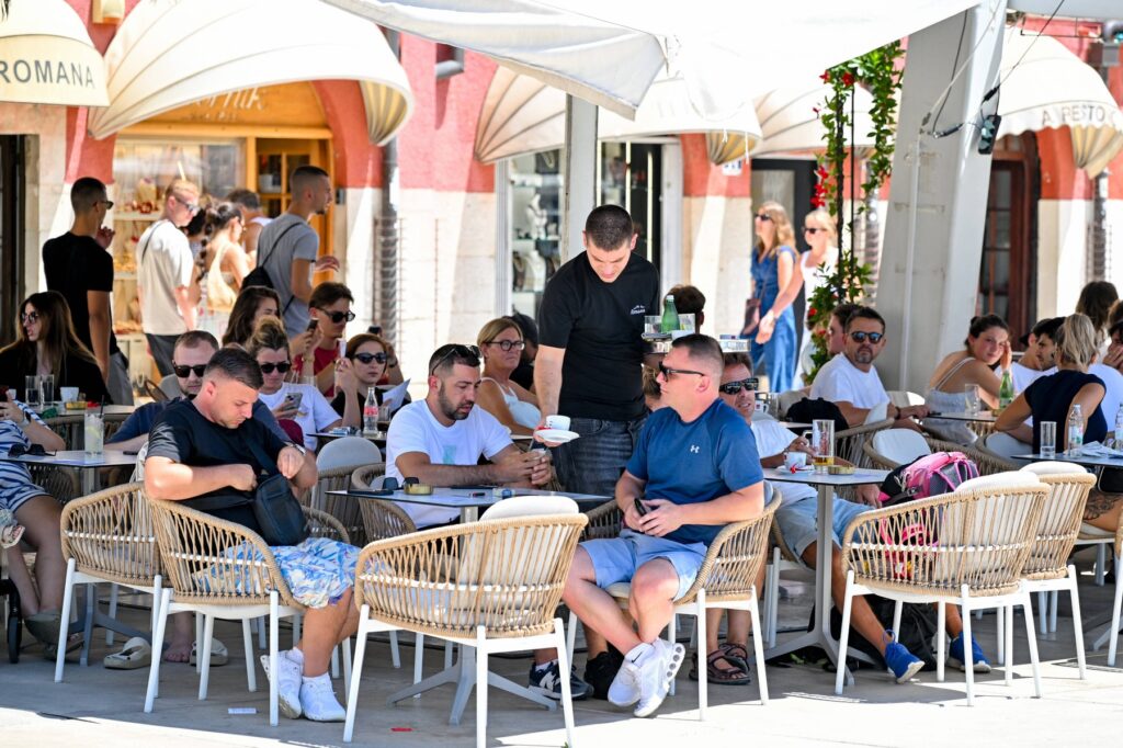 restavracija, bar, postrežba, natakar, Hrvaška, Split