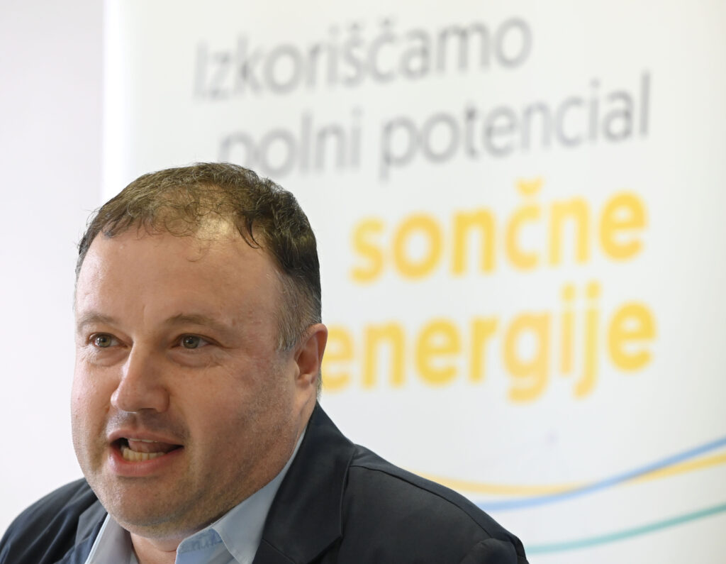 Gregor Novak, Suncontract