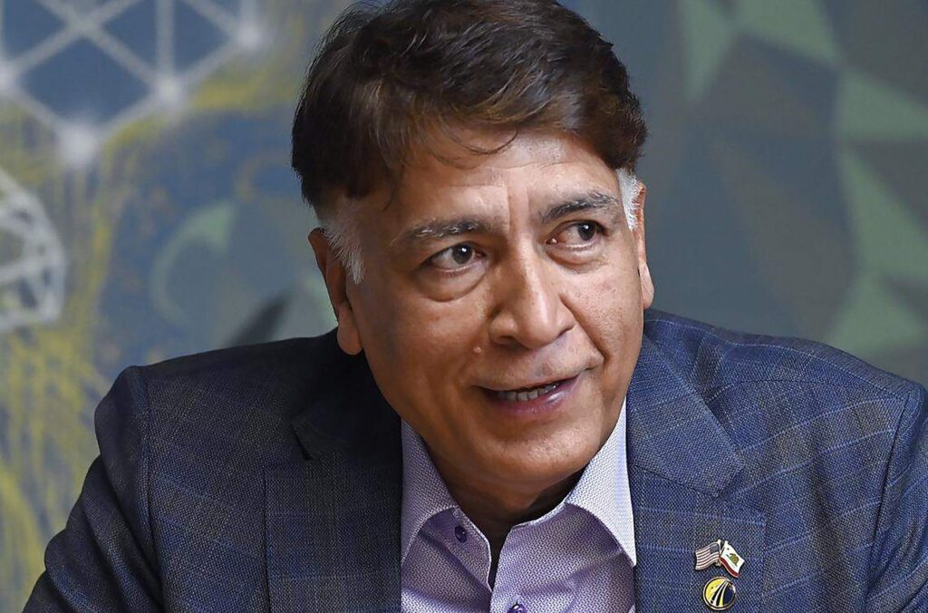 Direktor projekta California High Speed Rail Ian Choudri