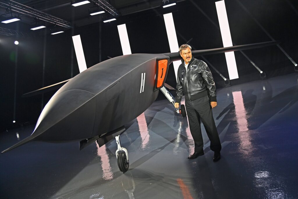 Premier Bavarske Markus Söder ob dronu CA-1 Europa