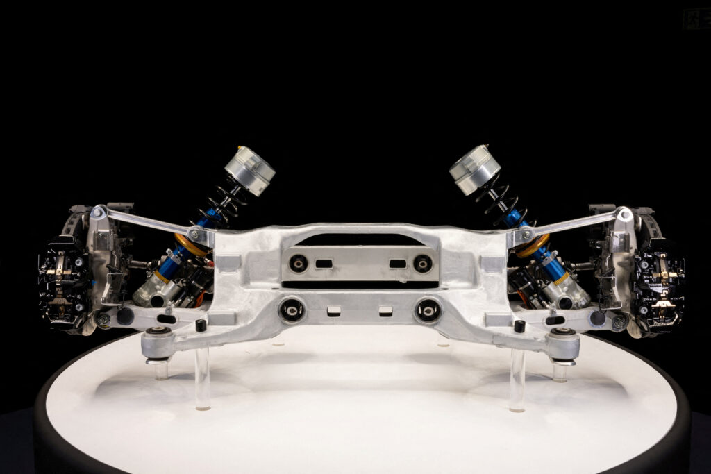 Vzmetenje in zavore novega električnega avta Ferrari Elettrica