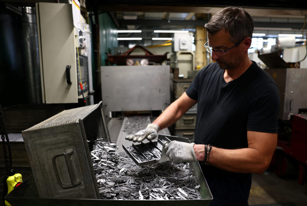 švicarski noži, Victorinox, proizvodnja