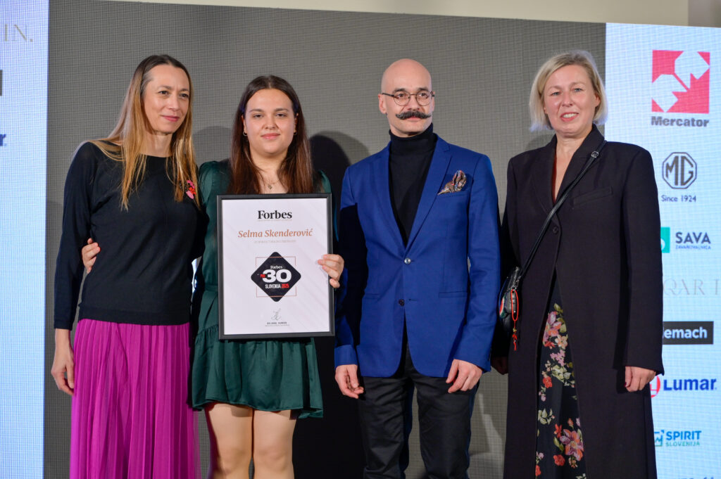 Pisateljica in pesnica Selma Skenderović z družino na 30 pod 30