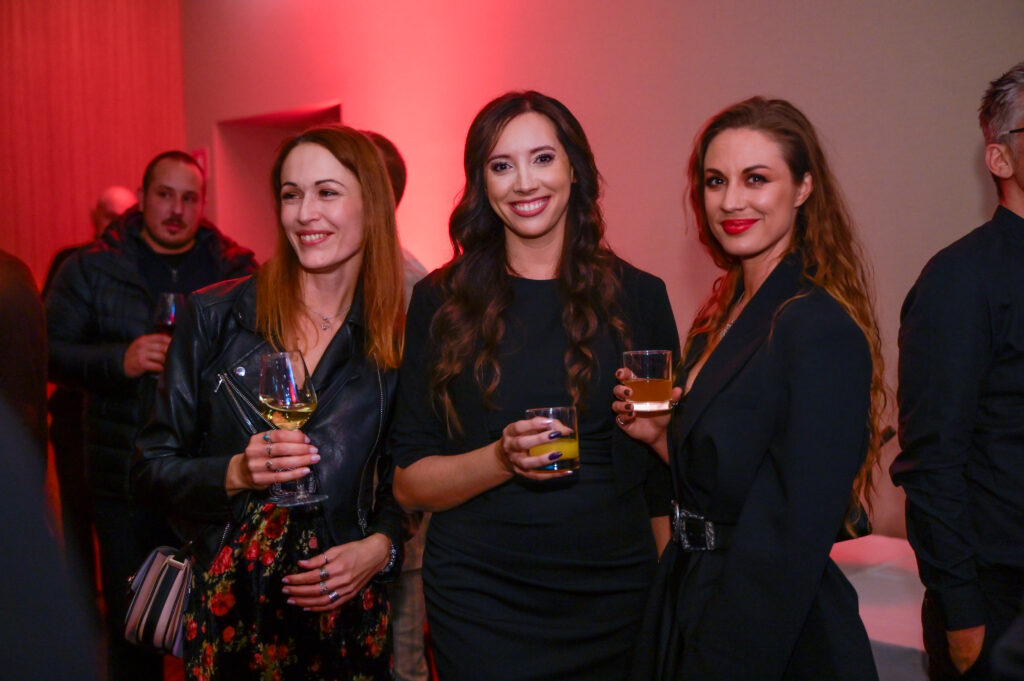 Novinarka N1 Alenka Grmek, urednica N1, Neda Došenović in televizijska voditeljica in manekenka Tara Zupančić na 30 pod 30