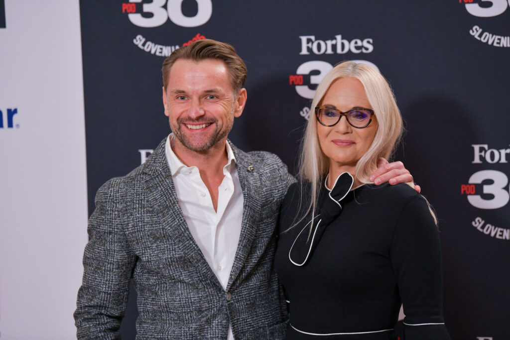 Primož Hribar, direktor CAS Media, in odgovorna urednica N1 Katja Šeruga na 30 pod 30