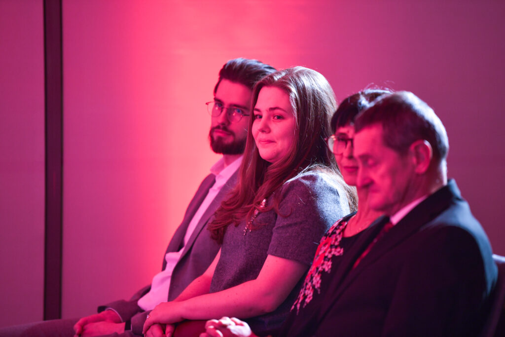 Na fotografiji (z leve) Andraž Zvonar, soustanovitelj Katalist AI, Lea Pirk Majer, Marjeta in Mirko Pogačar, starša Tadeja Pogačarja, na 30 pod 30