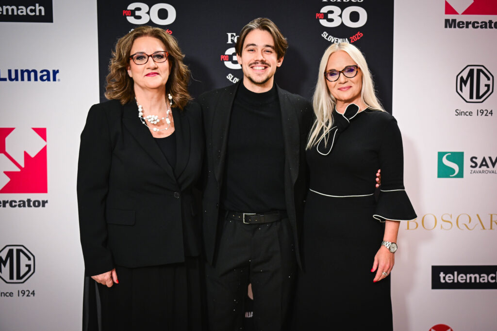 Urednica Forbes Slovenija Bojana Humar, frontman skupine Joker Out Bojan Cvjetićanin in odgovorna urednica N1 Slovenija Katja Šeruga