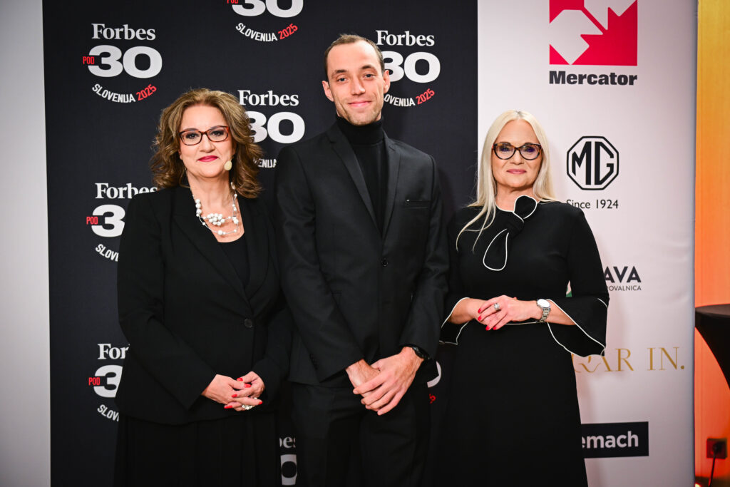 Urednica Forbes Slovenija Bojana Humar, raziskovalec na Fakulteti za elektrotehniko UL Gašper Podobnik in direktorica in urednica N1 Slovenija Katja Šeruga
