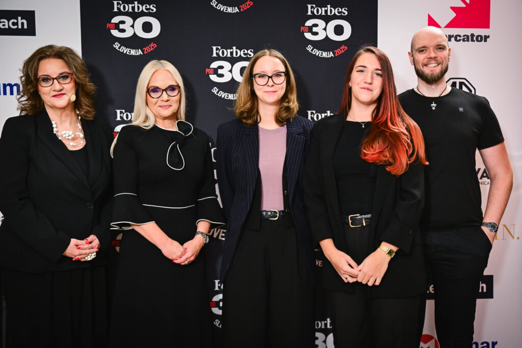 Urednica Forbes Slovenija Bojana Humar, urednica N1 Slovenija Bojana Humar, Maja Popović, doktorska študentka s spremljevalcema