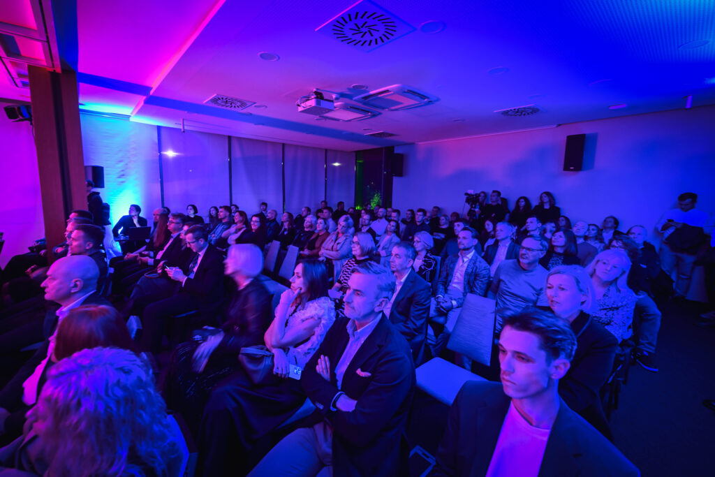 Občinstvo med razglasitvijo izbrancev lestvice 30 pod 30