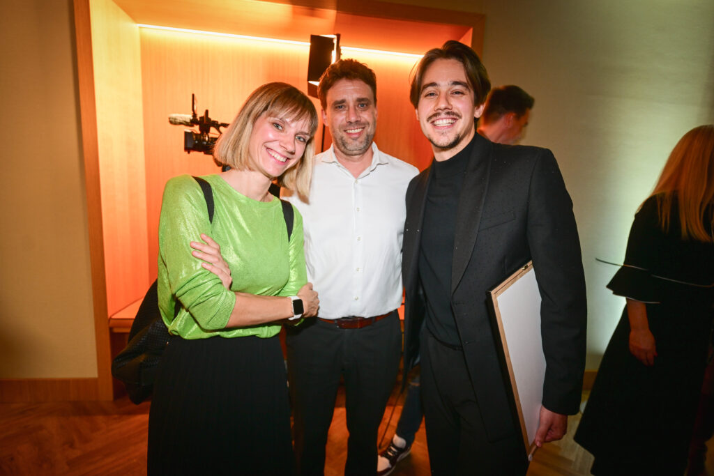 Menedžerka Mašo Pavokovič, vodja marketinga pri N1 Slovenija Gregor Lednik in pevec Bojan Cvjetićanin