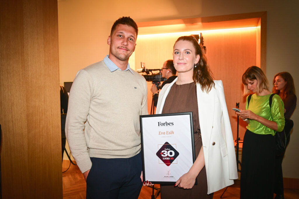 Domen Oblak in glavna izvršna direktorica Psy Bit Eva Esih