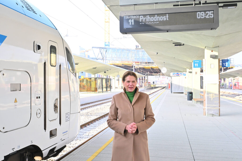 Alenka Bratušek, železniška postaja Ljubljana, gradnja