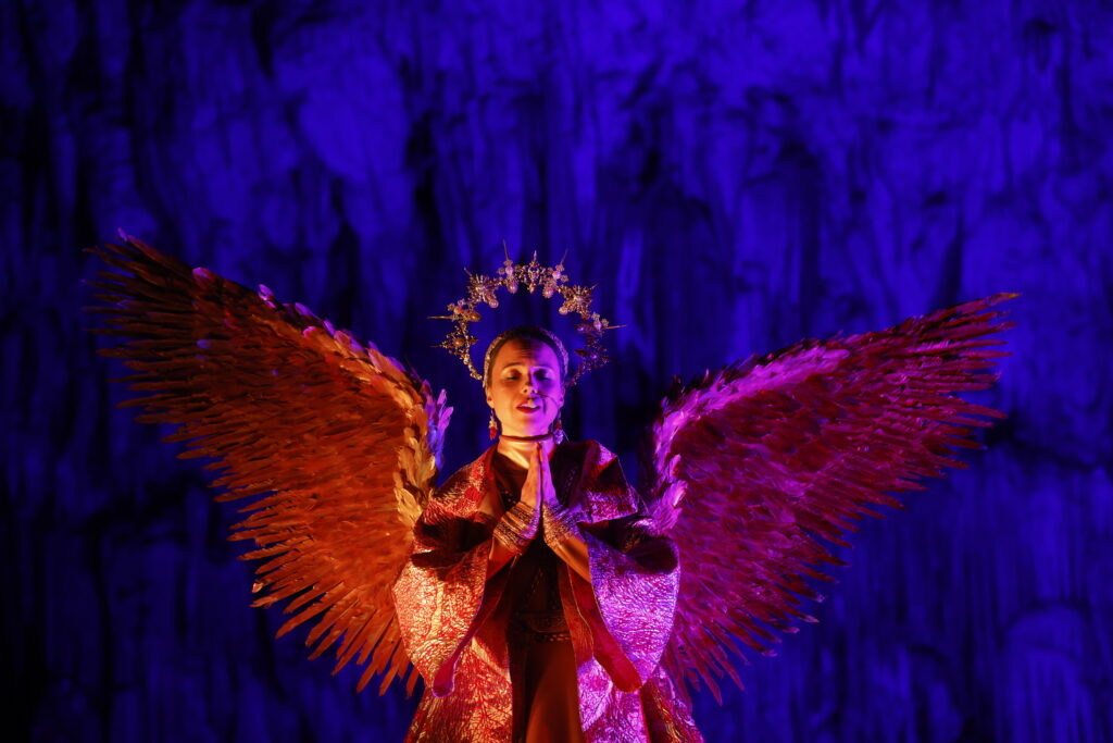 Žive jaslice v Postojnski jami