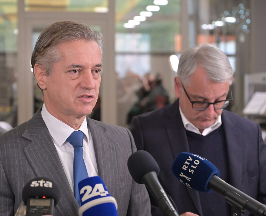 Premier Robert Golob in minister za gospodarstvo Matjaž Han