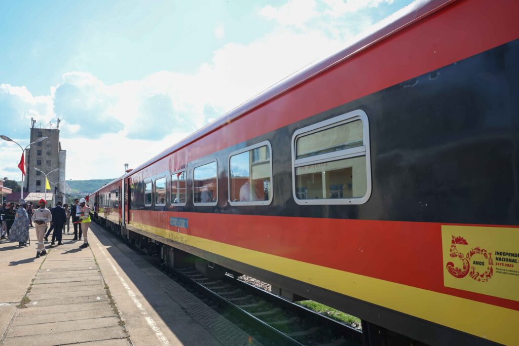 Vlak na železnici Lobito