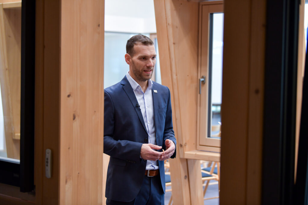 Aleš Ugovšek, M Sora