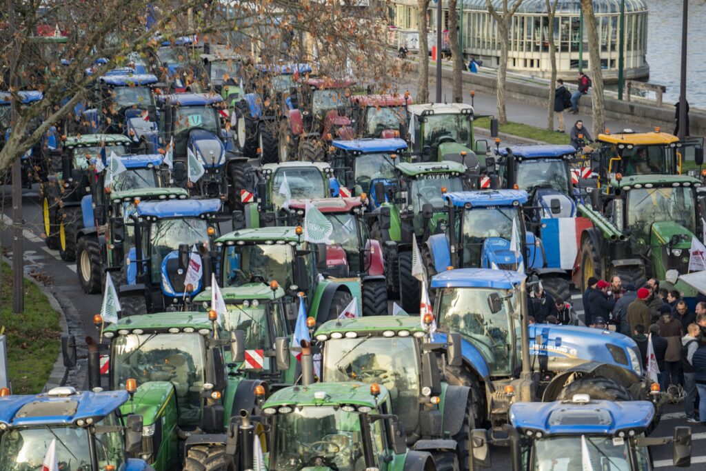 Protest kmetov proti sporazumu EU-Mercosur v Parizu